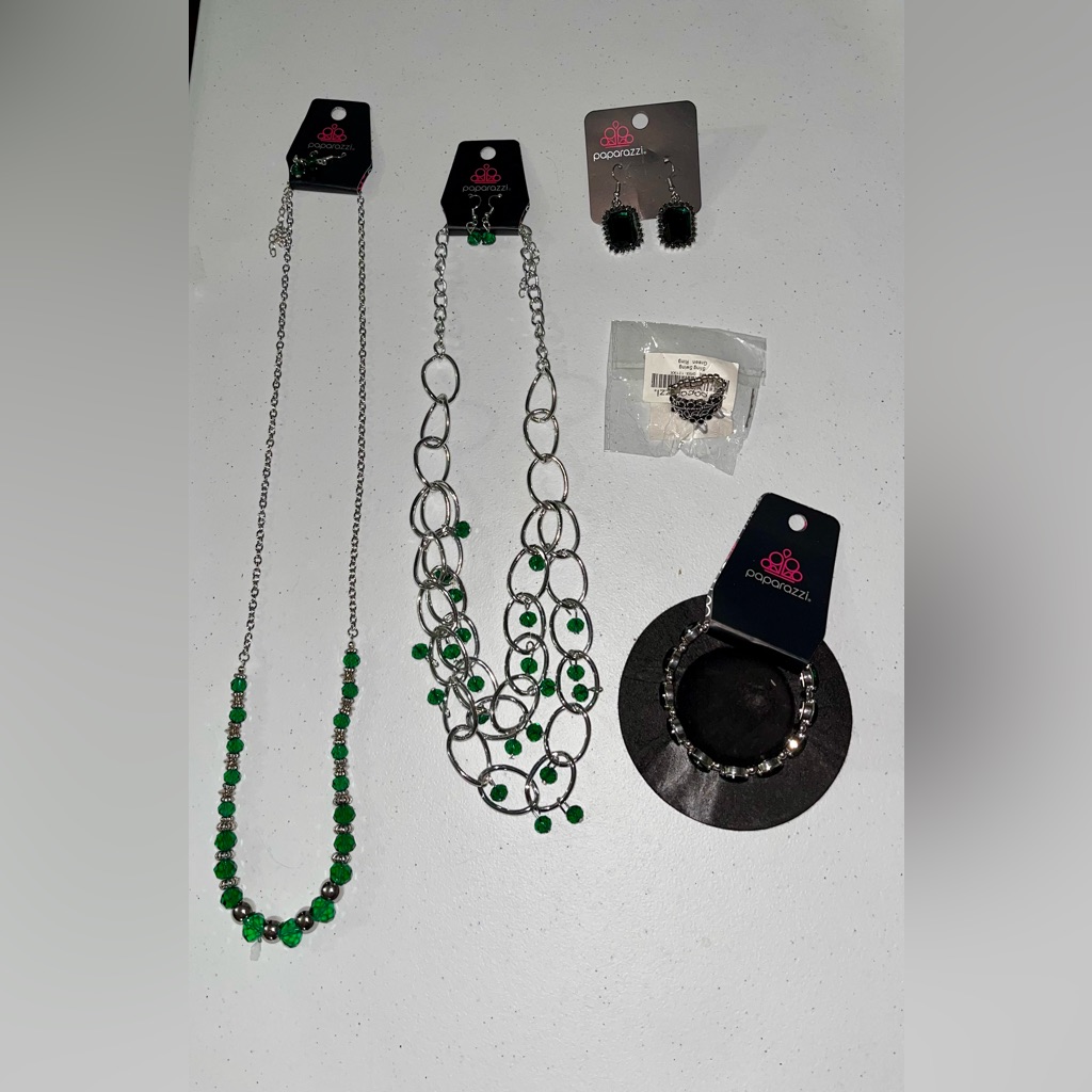 Nwt Paparazzi Emerald Green Bundle Of 7 Jewelry Set